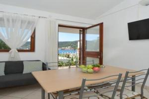 Apartments Nina - Two Bedroom Apartment with Balcony A3, Vinisce