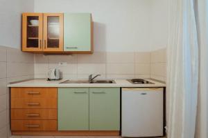 Apartments Pezo - Studio Apartment Tina 5, Baska Voda