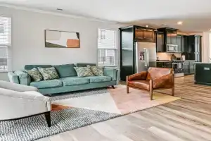 2 Mi to Uptown Townhome with Balconies! Guest house, Charlotte