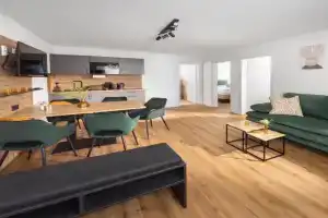 Be Grand Apartments, Rust