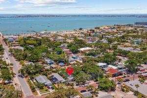 Celebrate Holidays at our Stylish House with Pool! Steps to Downtown Restaurants, Shops & Beaches!, Saint Petersburg