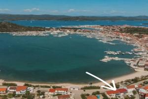 Beach studio KATE - Wake up to the sea, terrace, garden & parking, - Dalmatia, Betina