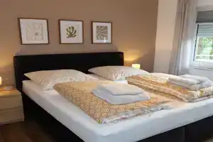 Frisch renoviertes, modernes 2Zi Apartment mit Balkon, Boxspringbett in Kliniknähe!, Bad Oeynhausen