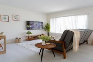 King Suite - 2min Walk to Beach Close to Downtown! Apartments, Oceanside