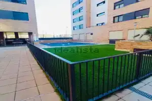 La Puerta de Logroño, con piscina y garaje! Apartments, Logrono