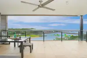 Picturesque Waterfront Lagoon Views Top Lvl & BBQ Apartments, Darwin