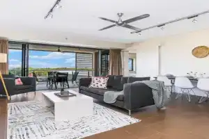 Popular Waterfront Lagoon Views & great restaurants Apartments, Darwin