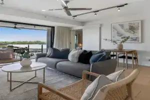 Charming Waterfront Lagoon Views & Restaurants Apartments, Darwin
