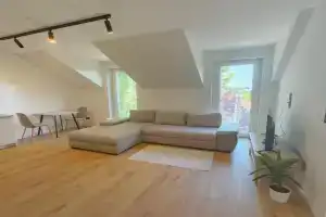 Liam Apartman, Szeged