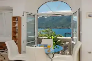 Salon de Apartments, Perast