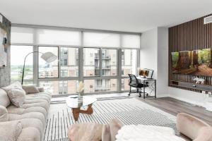 2BR Planespotter's Dream - Watch Planes fr King Bed Apartments, Washington