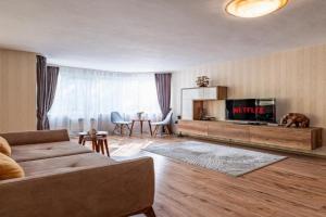 Top Location 3 Bedroom Apartment Next to the Beach, Varna