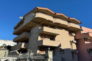 Villa Ena, Bar