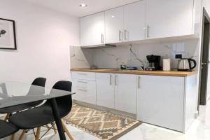 Cherry Apartment, Kallithea