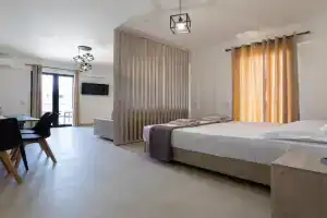NS Apartments, Nydri