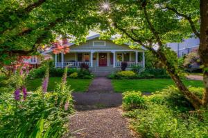 Charming Home, Wonderful Neighborhood! Guest house, Portland