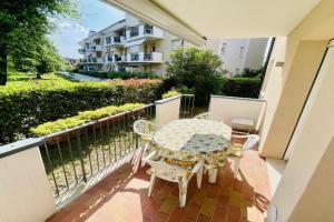 Sirmione bliss Your residence with pool, next to Terme Virgilio Apartments, Sirmione