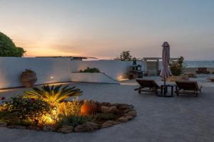 Sandy Steps Beachfront Apartments, Malia