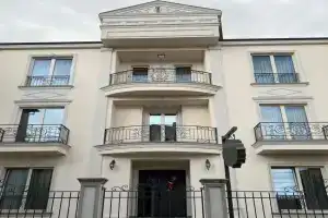 Villa Ermoza, Corce