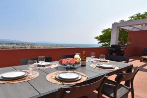 The Coral Breeze - Top Floor Apartment with Spectacular Views, Manilva
