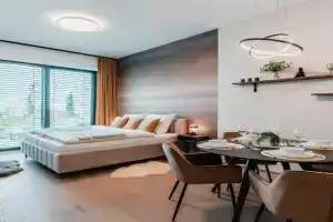 Luxusní zahradní rezidence - 3 min od centra, 2 ložnice, zahrada, 117 m2 Apartments, Brno