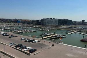Luxury 2-bedroom apartment with marina views in T205, Blankenberge