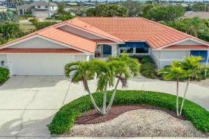 3 Bed Home Steps to the Beach I Heated Pool Guest house, Marco
