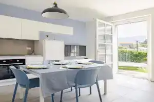 TEATRINO, a 200 m dal mare con giardino in centro, 5 TERRE Apartments, Levanto