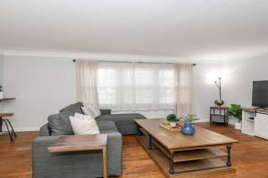 Kenwood Keys 1 - Cozy Stay for 6 Guest house, Cincinnati