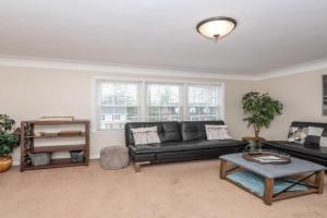 Kenwood Keys 2 - Stay for 6 Guest house, Cincinnati