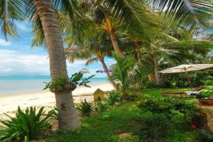 Beachfront Oasis with Private Pool and Jacuzzi on Samuis Bang Por Beach Villa, Ban Bang Po