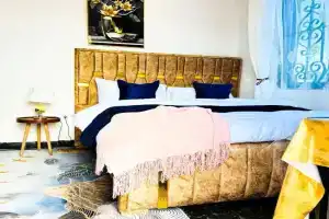 Big Master bed with Private bath, Beautiful view, fast WIFI at City Centre Mini-hotel, Dar es Salaam