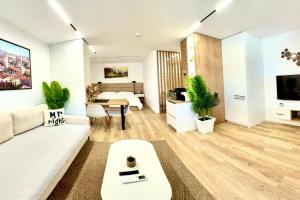 Lois Apartment, Tirana
