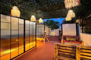 Villa 3 Corniche, Charming Seaside Villa with Jacuzzi, Carrousel Mall, Rabat