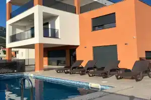 Villa Enesa, Dobra-Voda