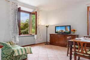 Hostly - Il Gelsomino di San Prospero Apartments, Cascina
