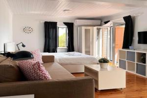 Delphi Sunset Studio, Delphi