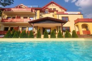 Pink Elephant Apartments, Subotitsa