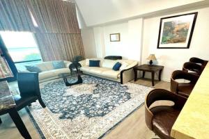 Direct beach access 1st Floor walkout w/kitchen Apartments, Daytona Beach
