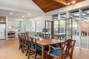The Garden Gable - Stylish Terrace Living Guest house, Melbourne