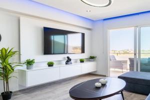 Olympus Stylish 2-BR Apt & Balcony in Apartments, Larnaka