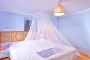 Mavi Blue Apart, Kas