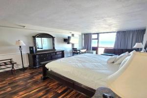 Beachfront Studio fit for a King, Daytona Beach