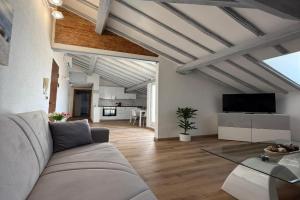 Accogliente Mansarda Vicino al Mare Apartments, Savona
