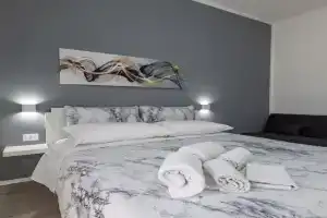 4 Rooms, Agrigento