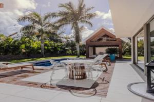 Mont Choisy Le Parc, 4 Bedroom Private Villa Claire with Pool, Mont Choisy