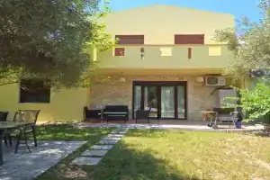 Holiday Home, Kriopigi