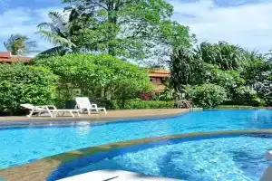 Luxurious Thai-Style Villa with a Swimming Pool Just 20 Meters from Beach Access, Ban Bang Po