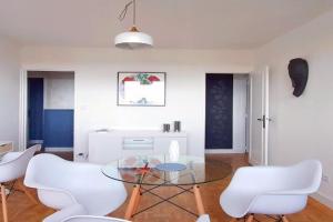 Bruno's 52 m2 apartment, all comforts, balcony, free parking, Chartres