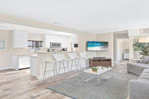Stylish 2Br Upstairs Cottage W Ac One House From Beach By Beachview Rentals, Newport Beach